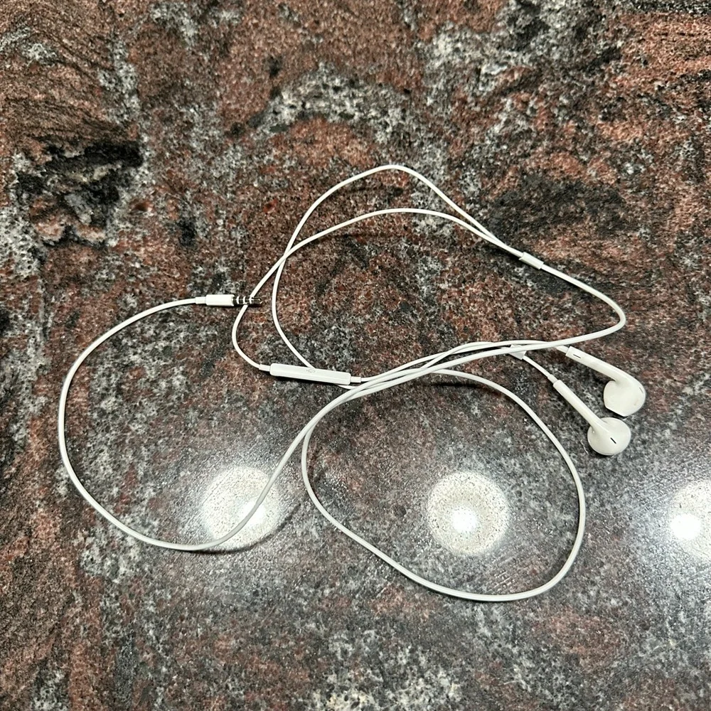 Apple EarPods 3.5mm Connection